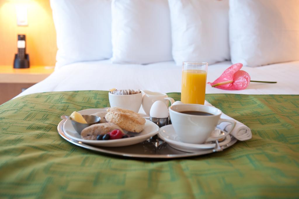 The Holman Grand Hotel Шарлъттаун Екстериор снимка
